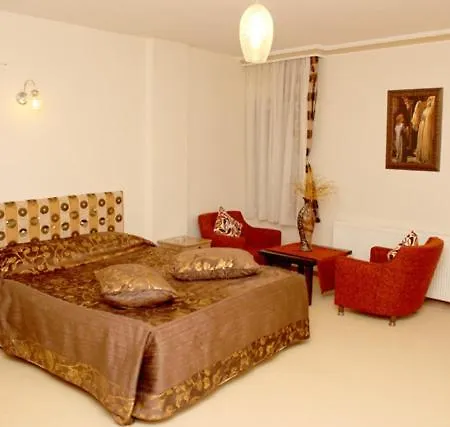 Hotel Aymini