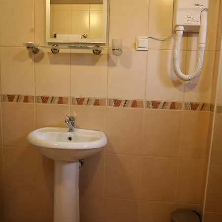 Отель Aymini 2*